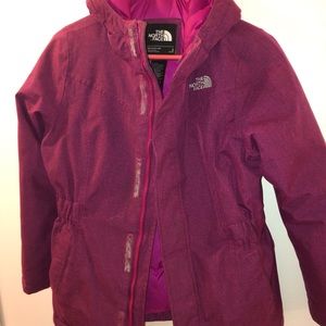 Selling a girl north face in god condition.
